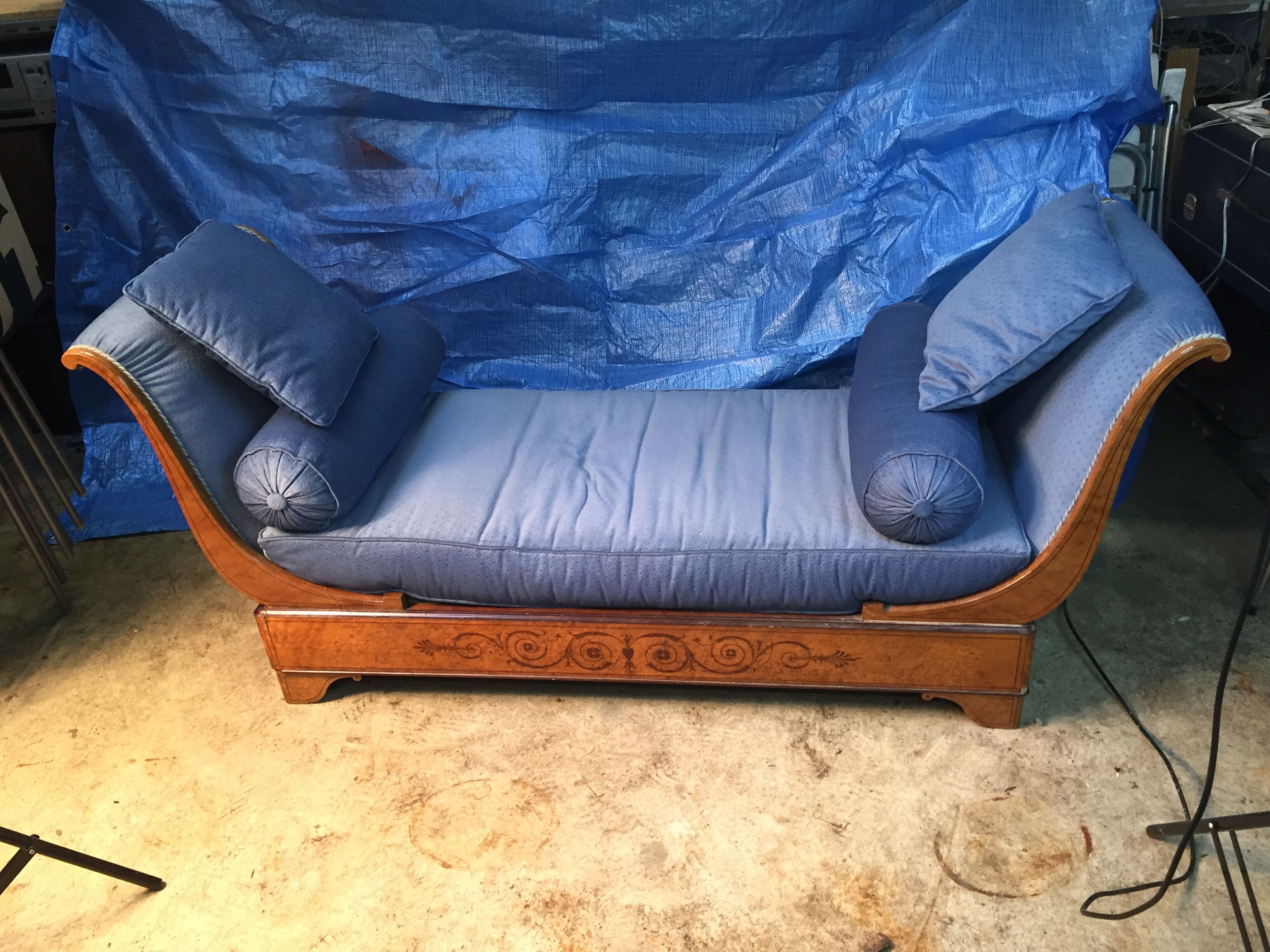 Charles X daybed in speckled maple and marquetry