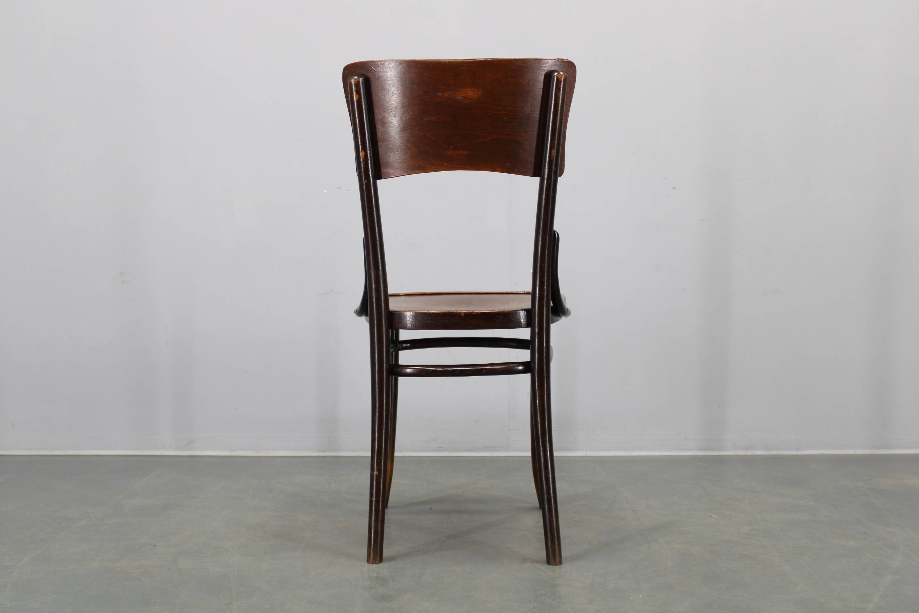 Pair of Thonet Art Nouveau bentwood chairs, Czechoslovakia, 1920s