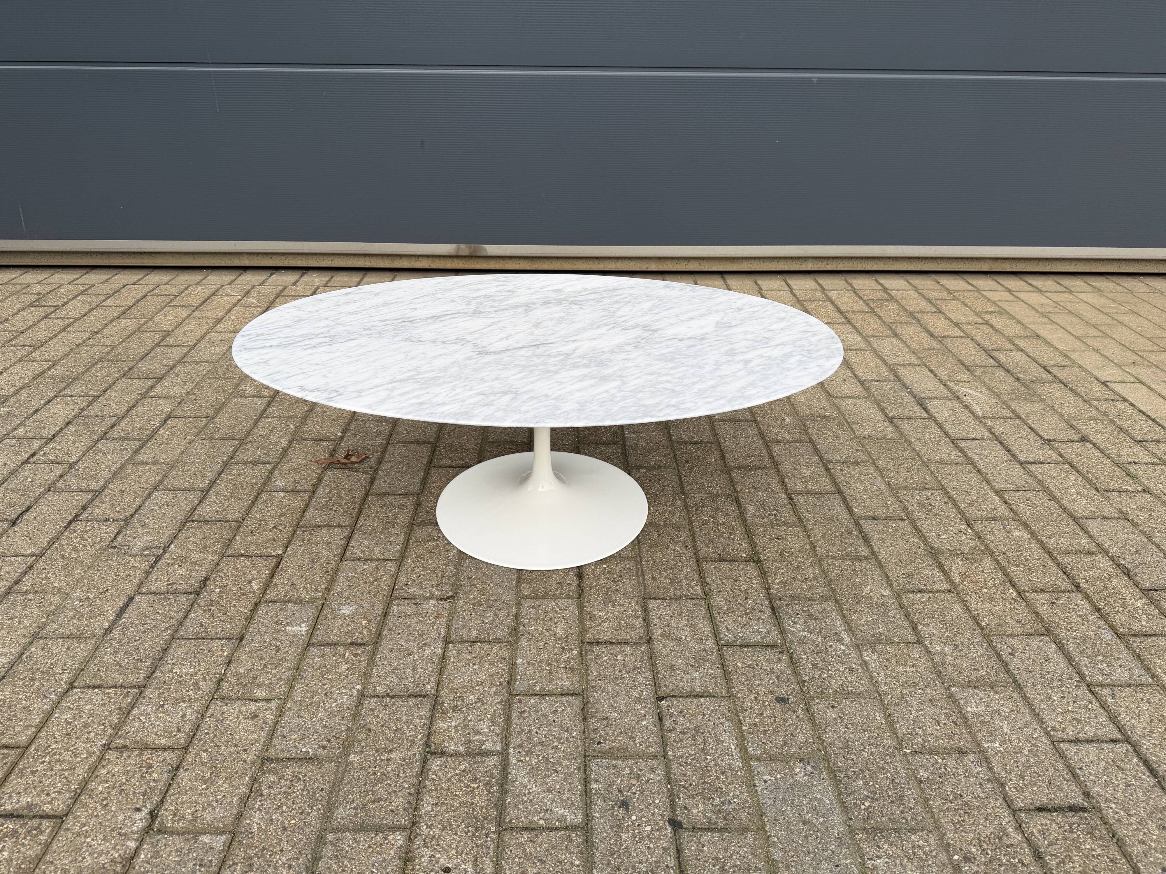 Original oval coffee table Knoll Tulip Eero Saarinen Carrara