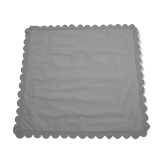 Taie d'oreiller de grande taille en  fine toile blanche monogrammée