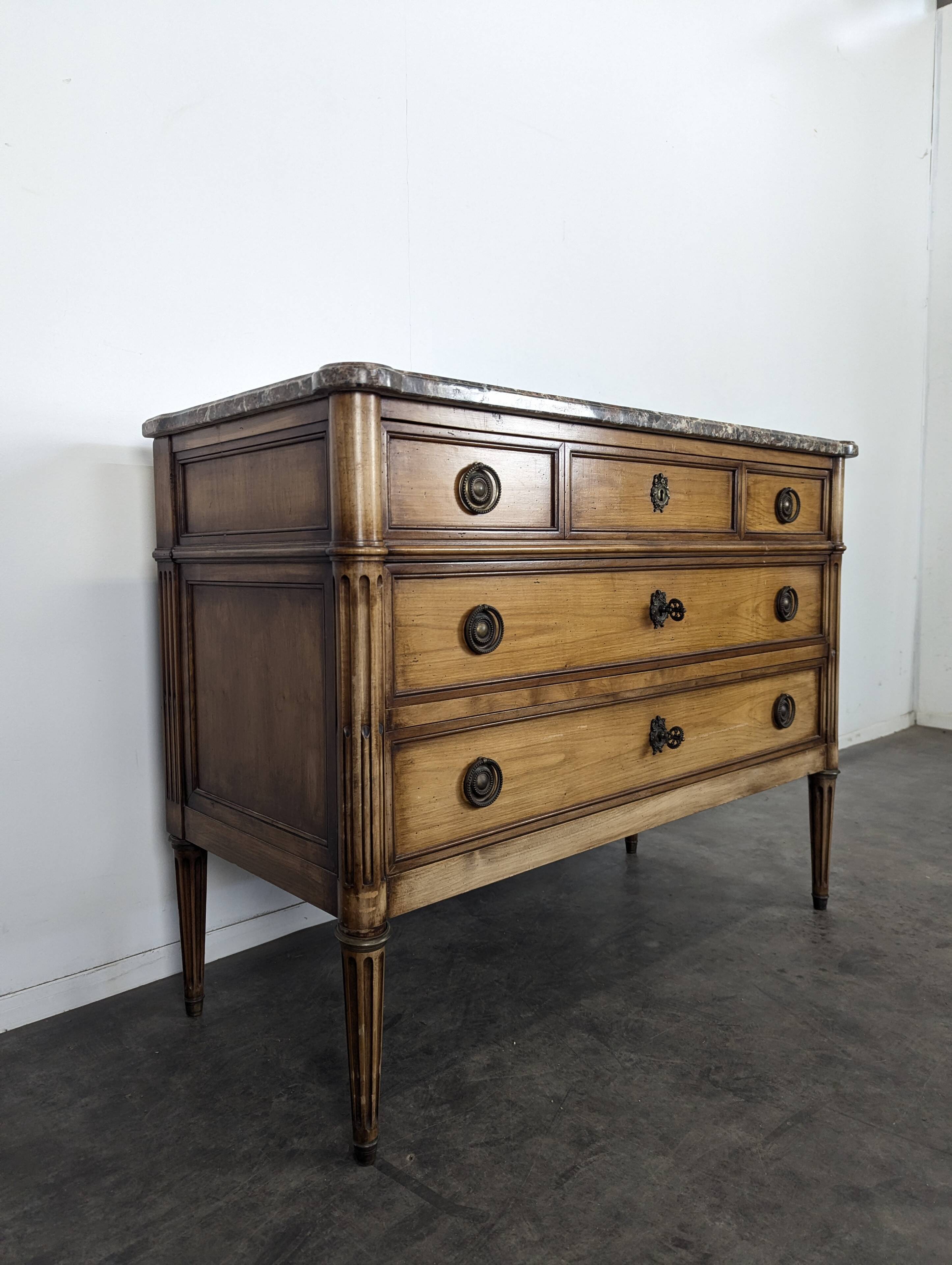 Commode de style Louis XVI en merisier marbre des pyrénées