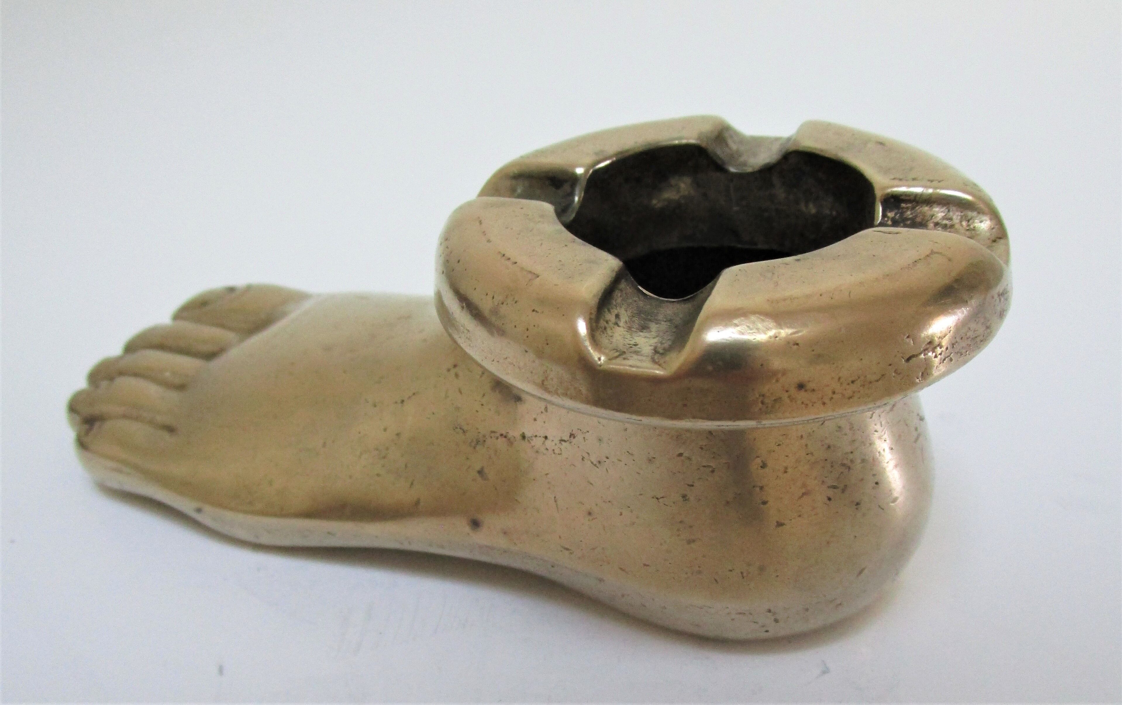 Anthropomorphic ashtray solid brass foot design 70s