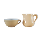 Tasse et pot à lait en faïence
