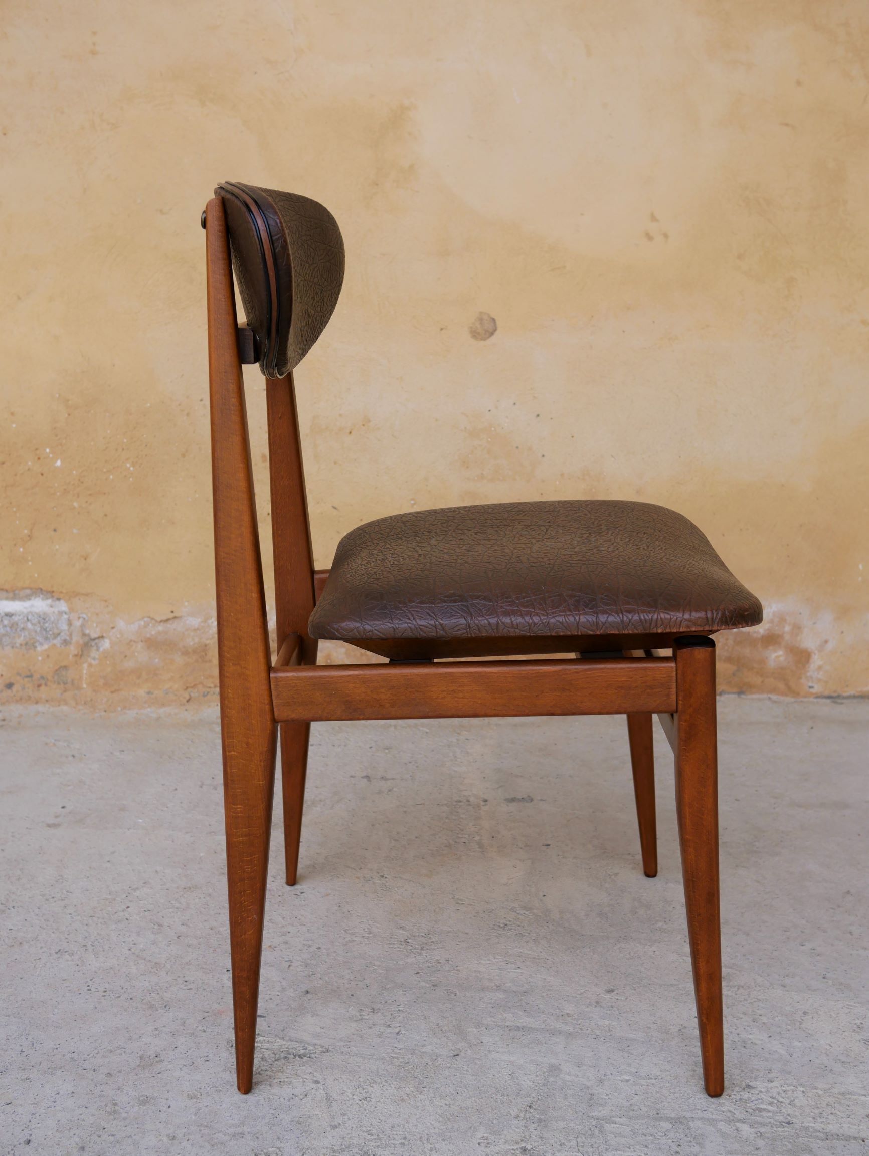 Set of 6 vintage wood and leatherette chairs