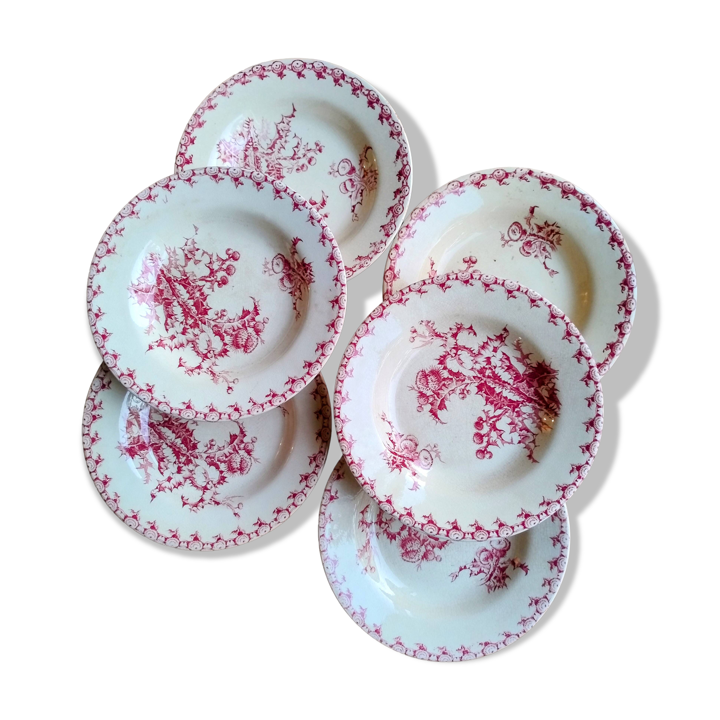 Elegant antique hollow plate in Gien faience, Thistle decoration, late 19th century.