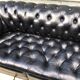 Canapé noir Chesterfield