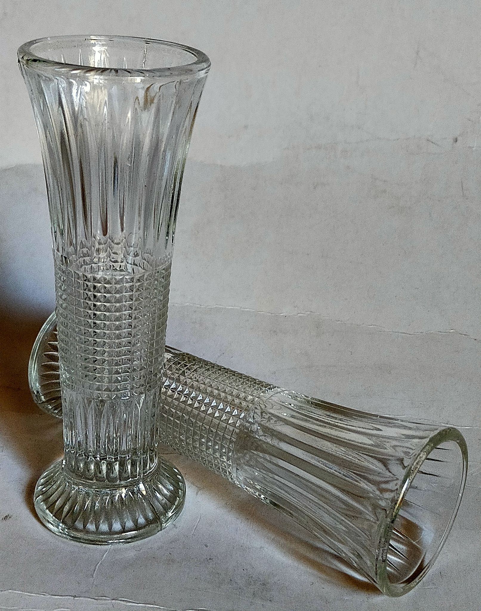 Duo of glass soliflores with vintage pimples 50s