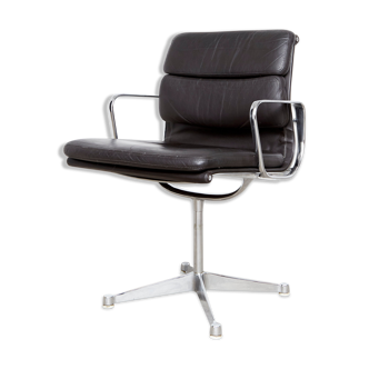 Charles & Ray Eames Soft Pad Chair EA 207 for Herman Miller