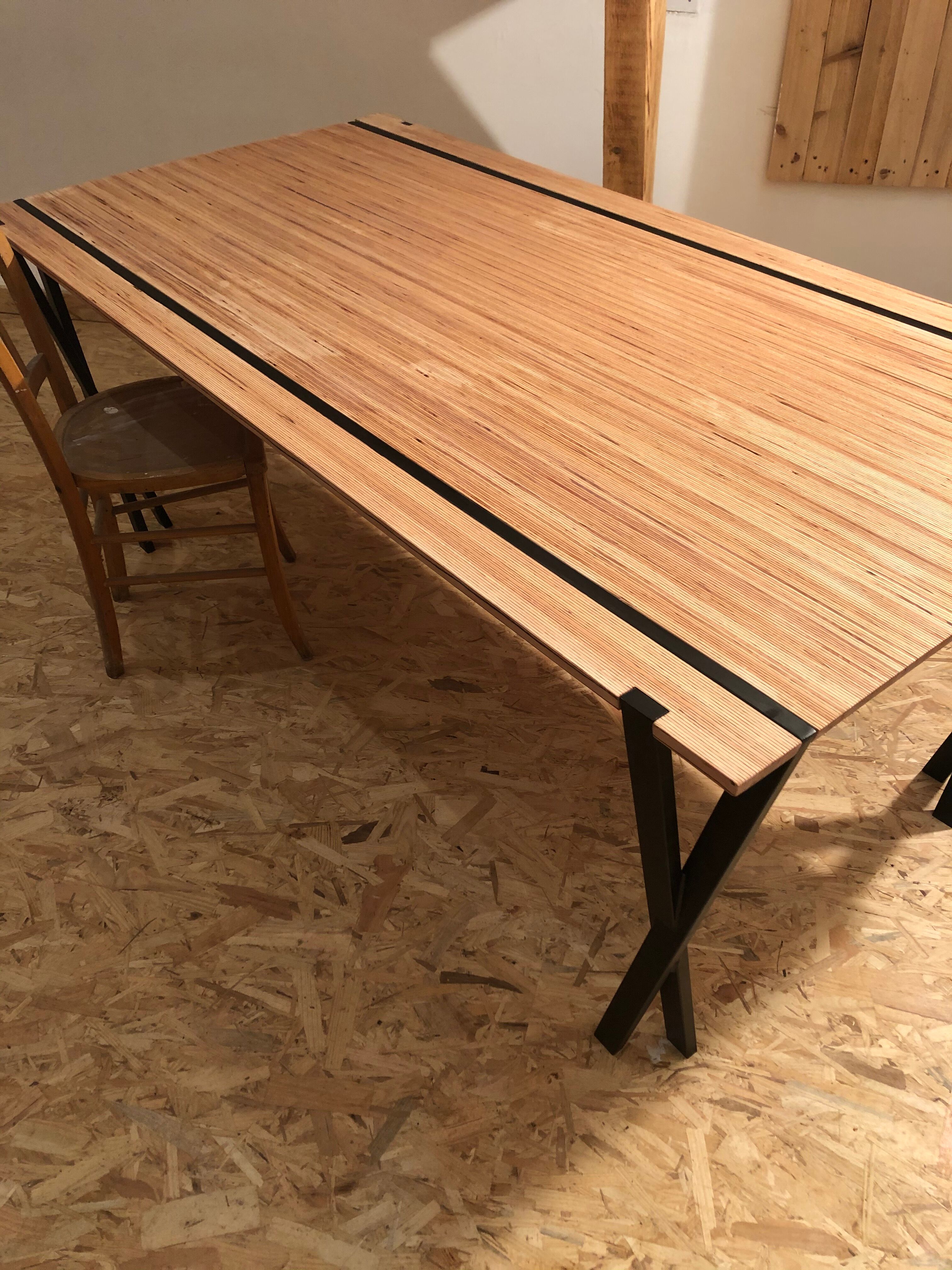 Multiline beech design table and matte black steel