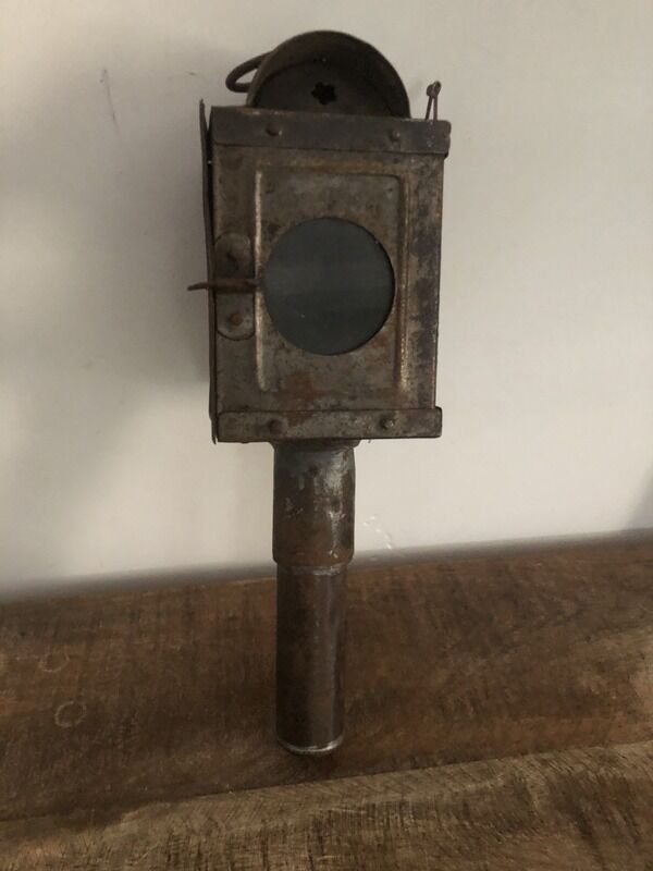 Ancient light carriage lantern