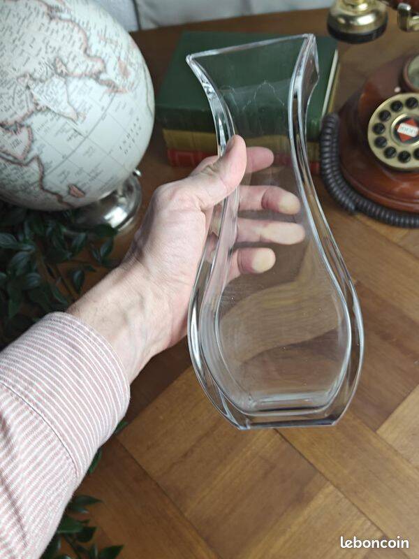 Vase en Cristal de Baccarat Cristal de France – Design Élégant & Pur