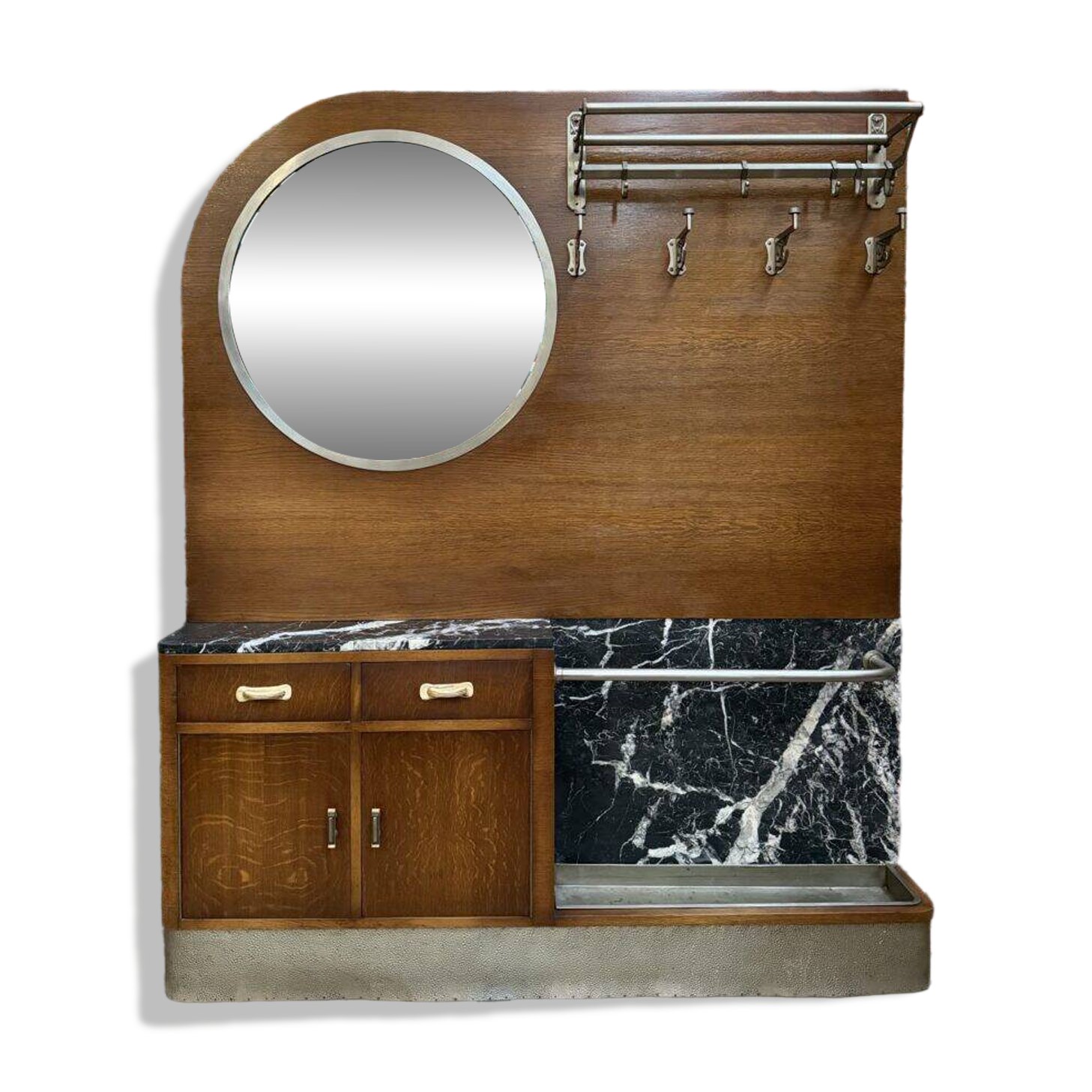 Large Art Deco entrance cloakroom