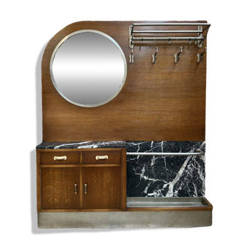Large Art Deco entrance cloakroom