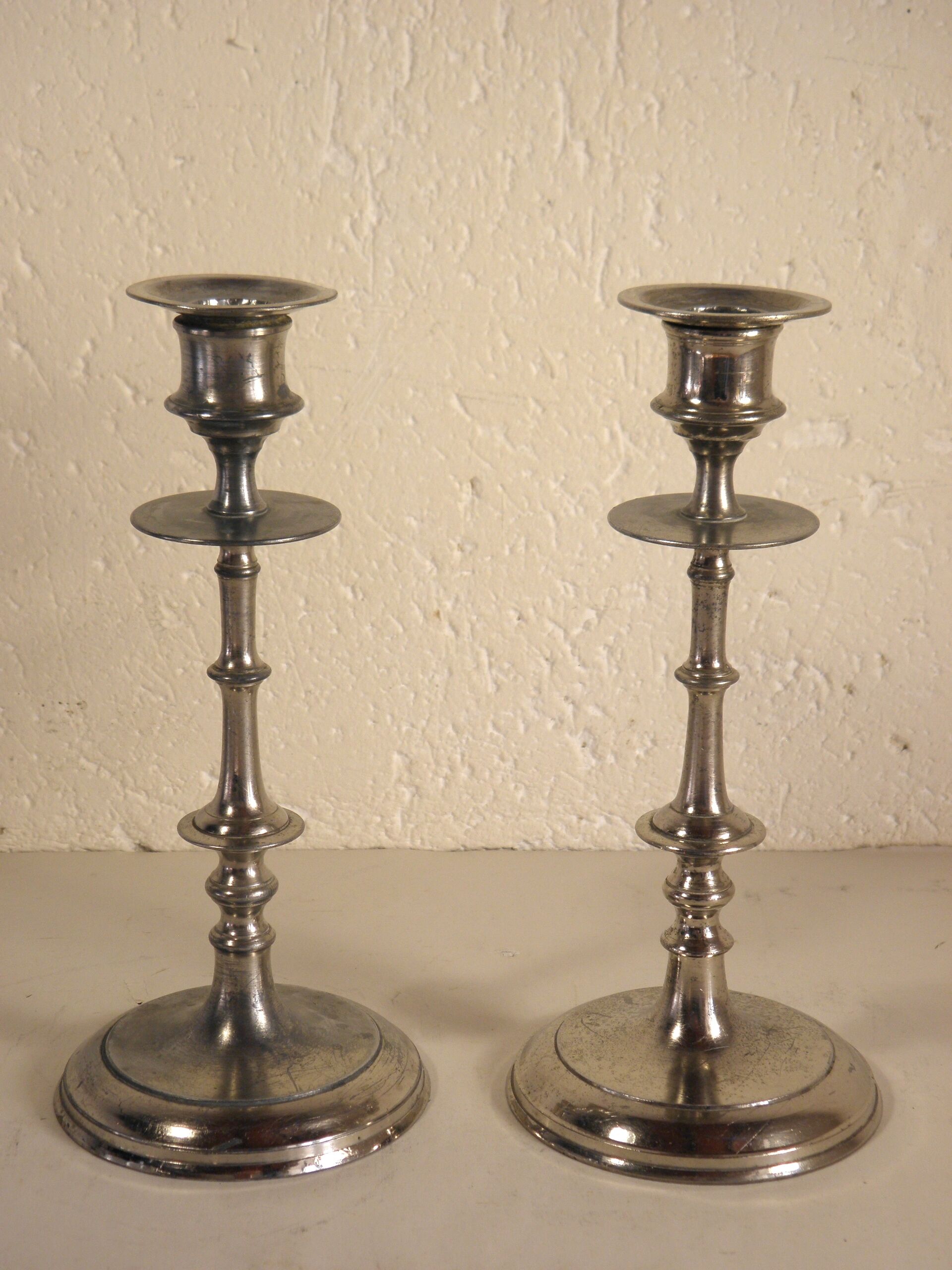 Pair of candlesticks in silver metal