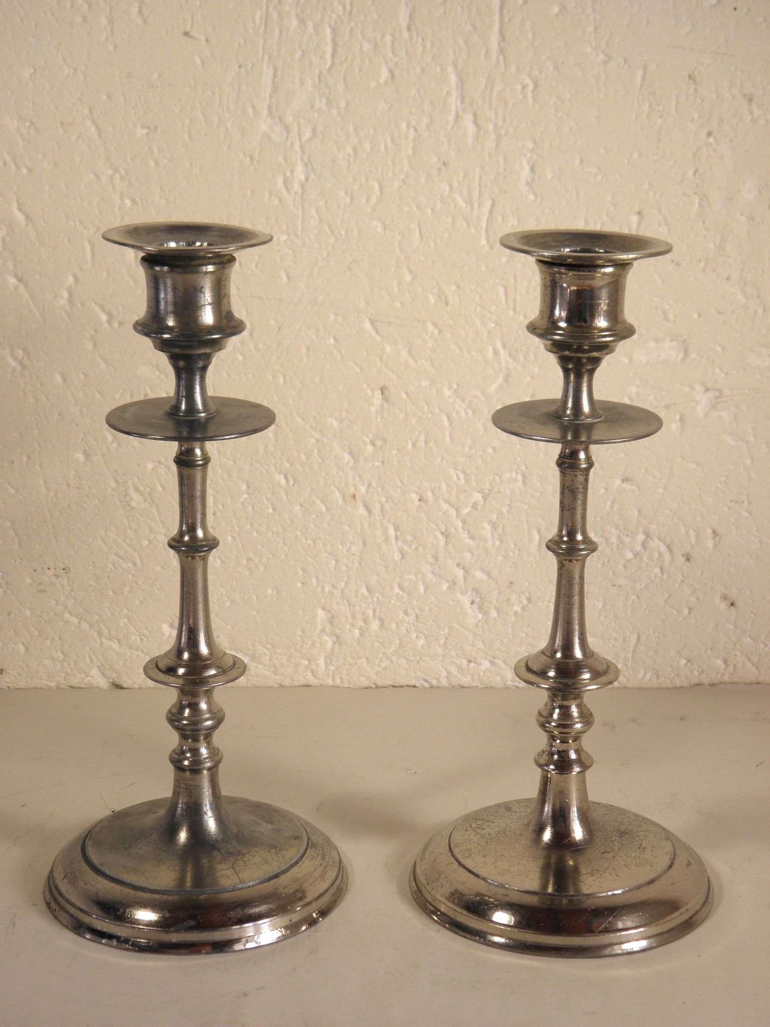 Pair of candlesticks in silver metal