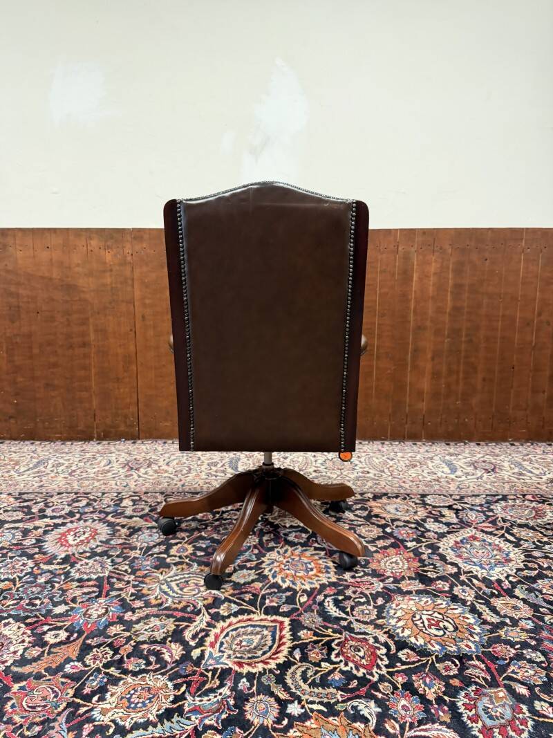Chaise de bureau Chesterfield marron classique anglaise