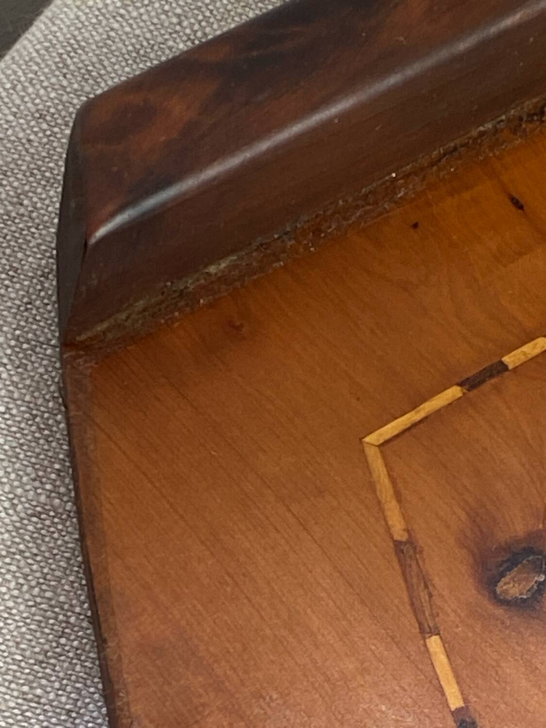 Wooden tray, inlaid decoration with marquetry and mother-of-pearl.