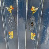 Ancienne armoire parisienne peinte en bleu nuit