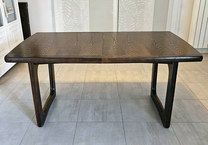 Vintage extendable dining table – sled base – modernist design