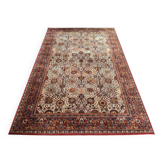 Grand tapis oriental