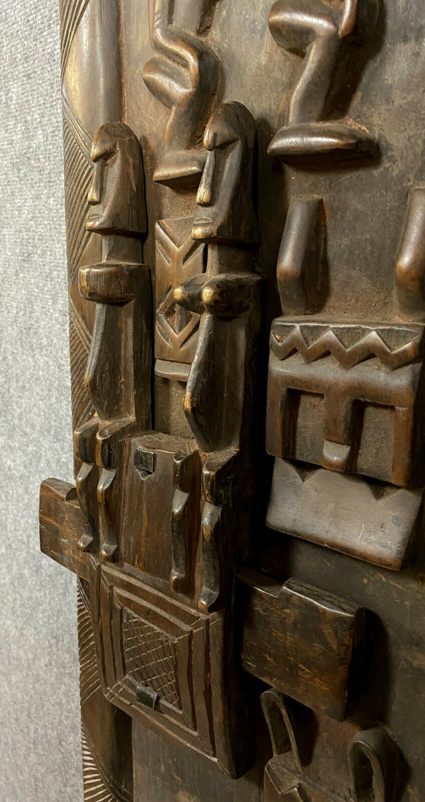 Central Africa around 1900 2 very large doors entirely carved iguanas,