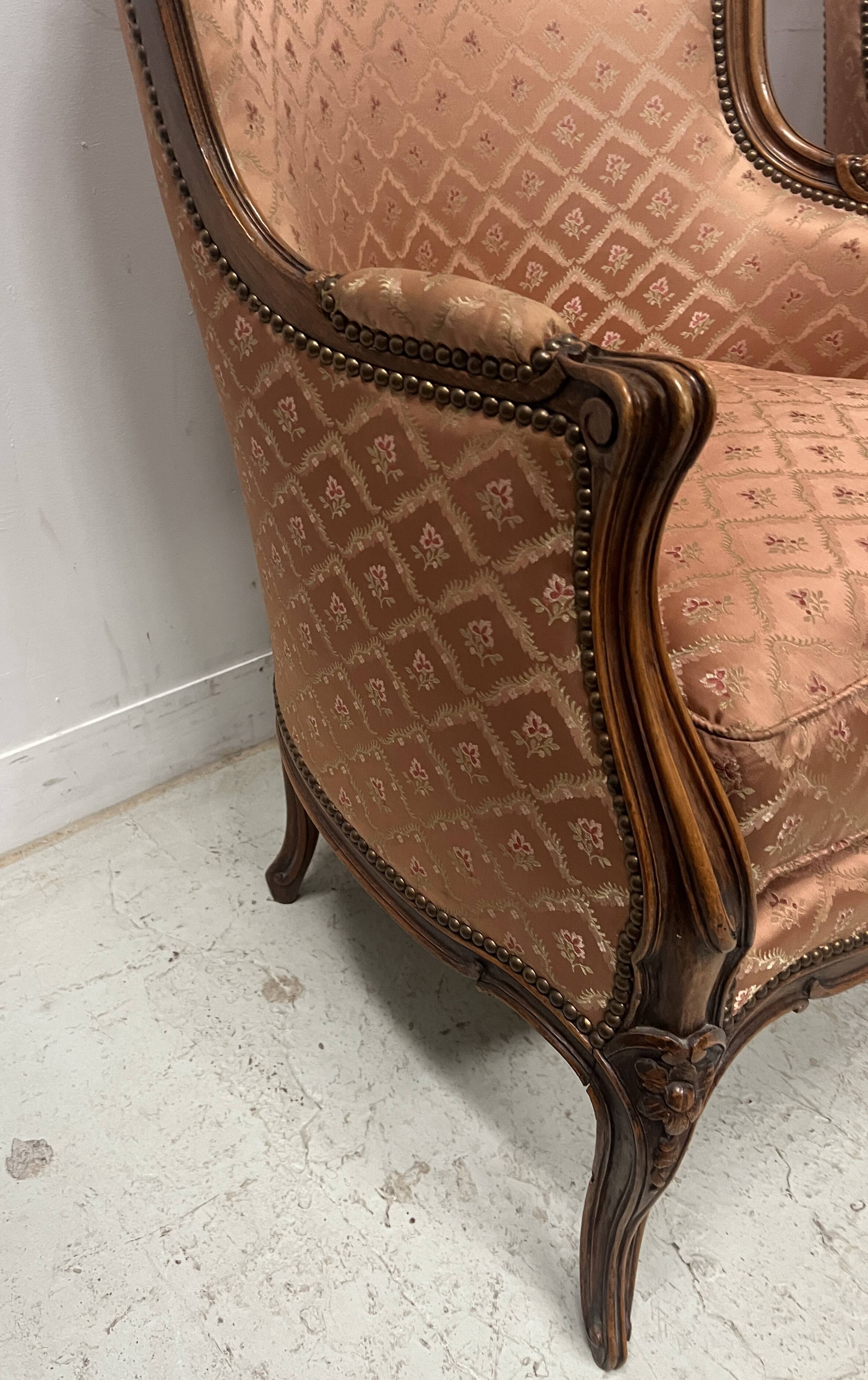 Paire de bergères de style Louis XV en bois narurel XX siècle