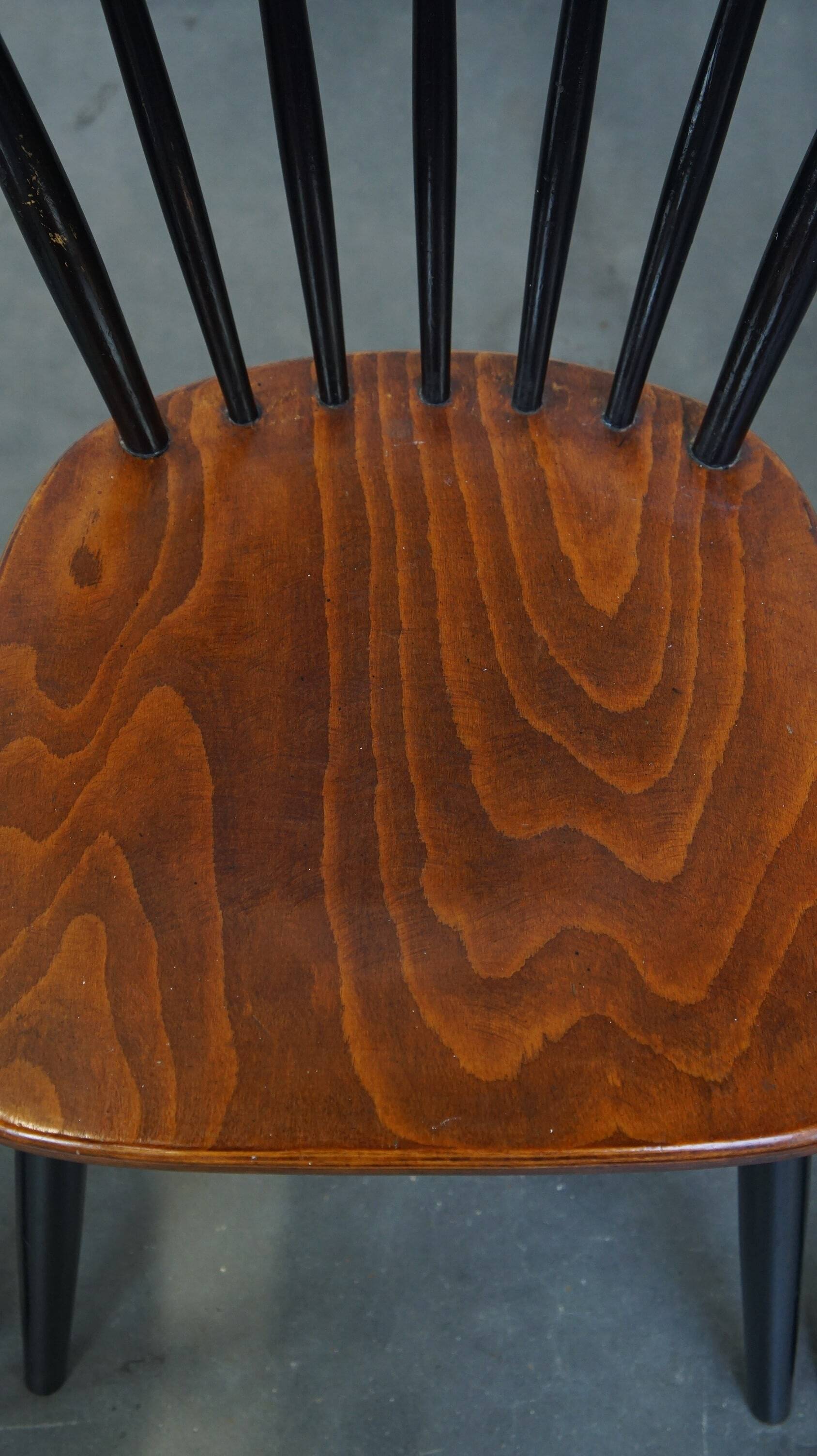 Set of 2 beautiful 1960s vintage Scandinavian design dining chairs with spindle backrests