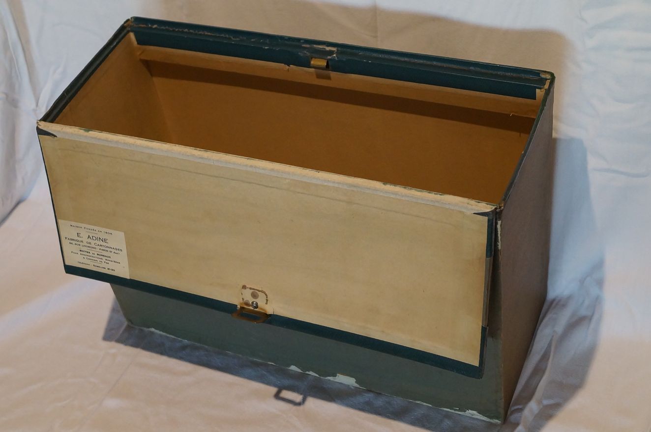 Former cardboard maker