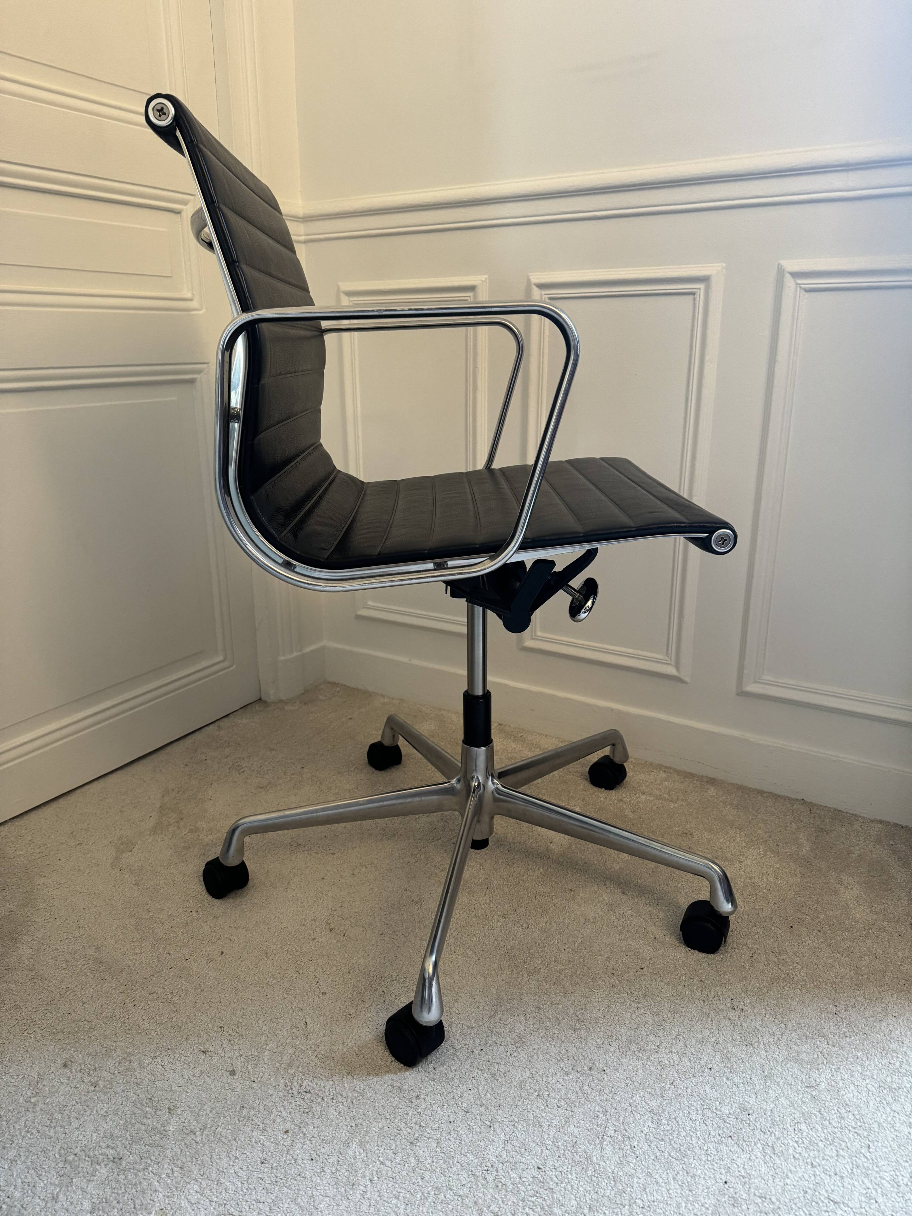 VITRA Office Chair EA 117 Eames Black Leather