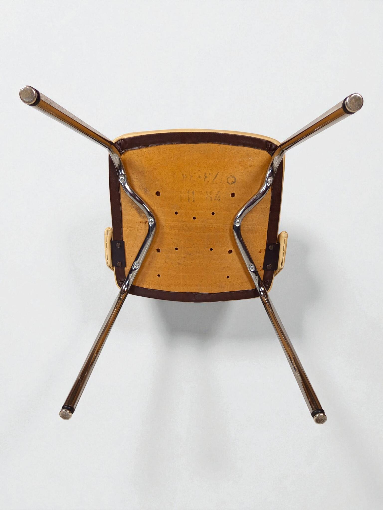 Suite de 4 chaises vintage