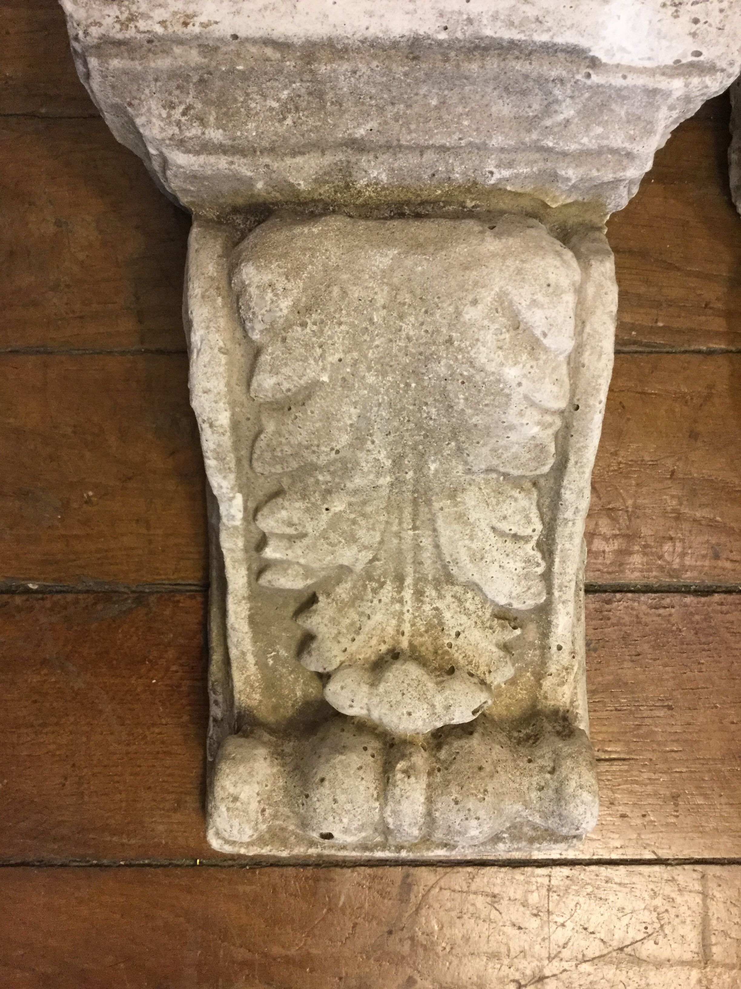 Stone wall lamp consoles
