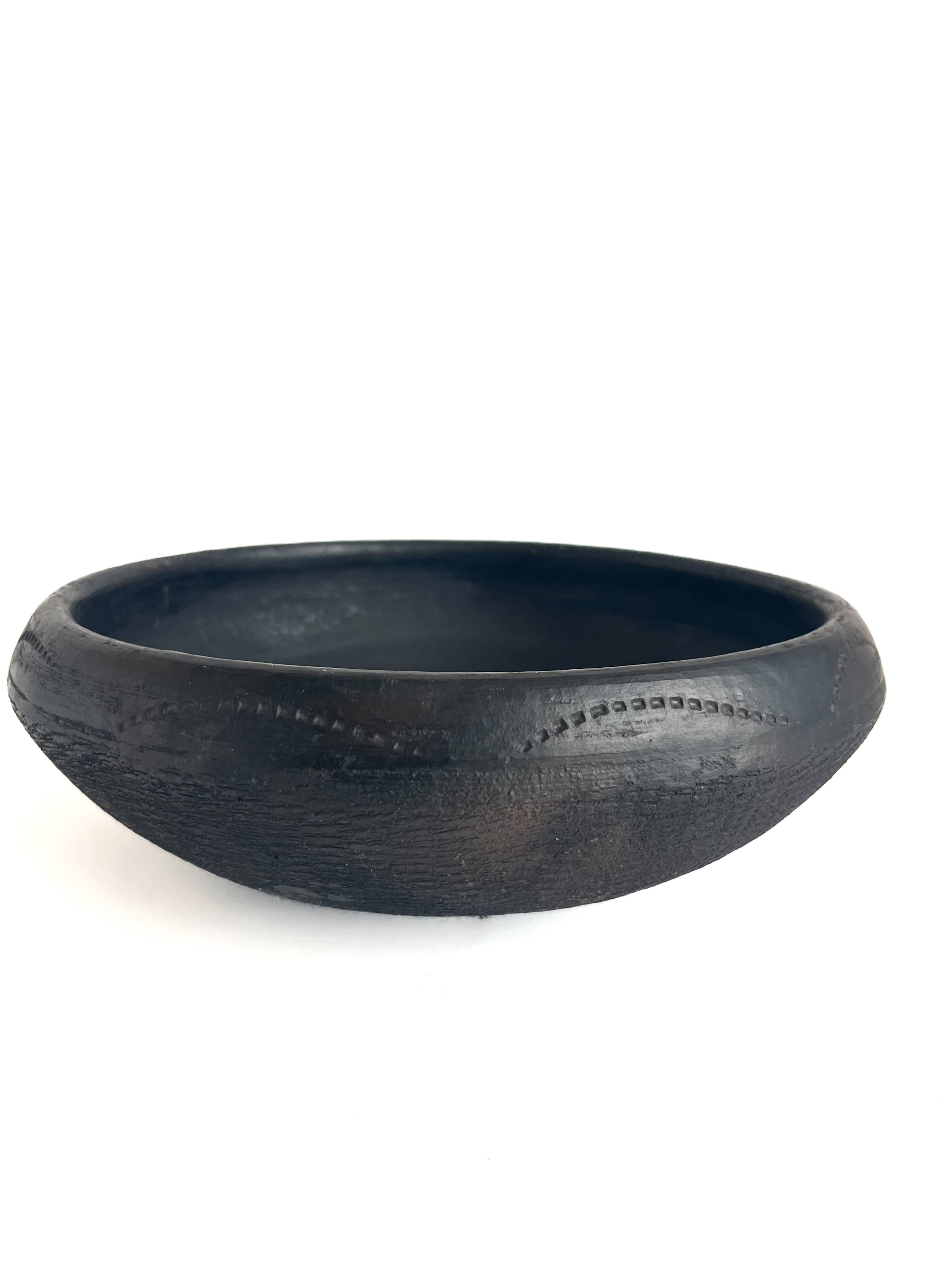 Plat Abron "Kânâh" in smoked terracotta | Ø 31cm diameter