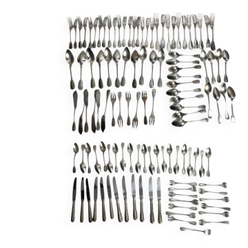 Important lot of 118 pieces of silver-plated metal cutlery by Ercuis, Christofle 20th century.