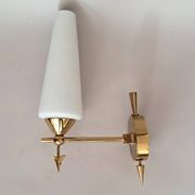 Applique en laiton doré et opaline blanche 1960