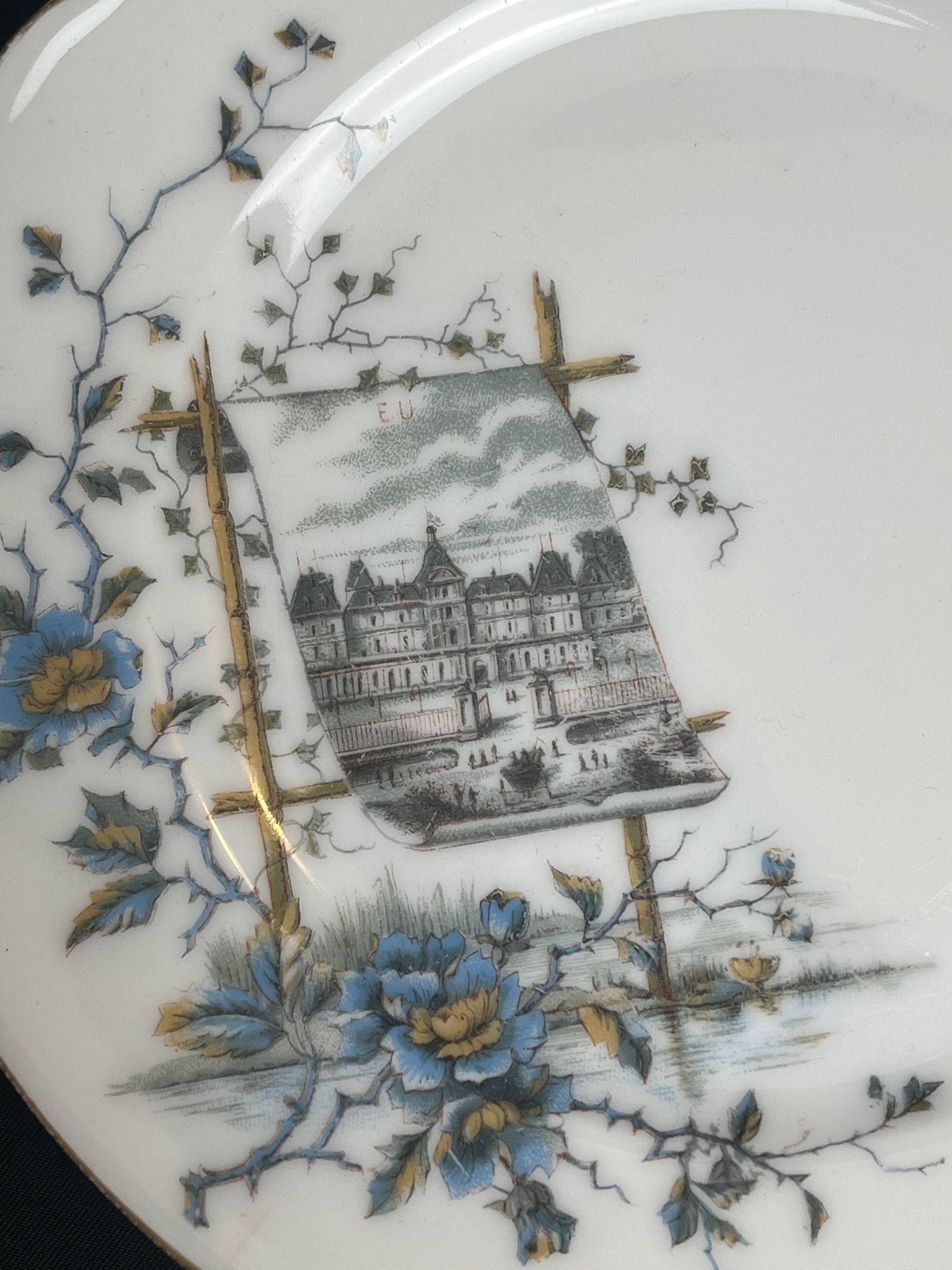 Pair of Hache Jullien plates, fine earthenware, castle decor, early 20th century