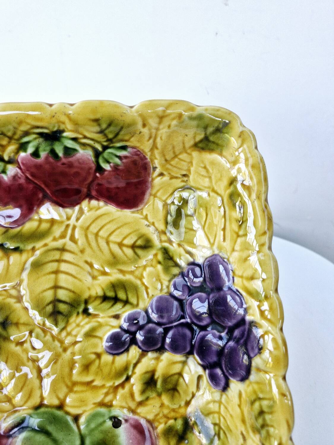 Plat Creux Carré Ancien Barbotine Fruits Sarreguemines Années 20 23.5x23.5cm