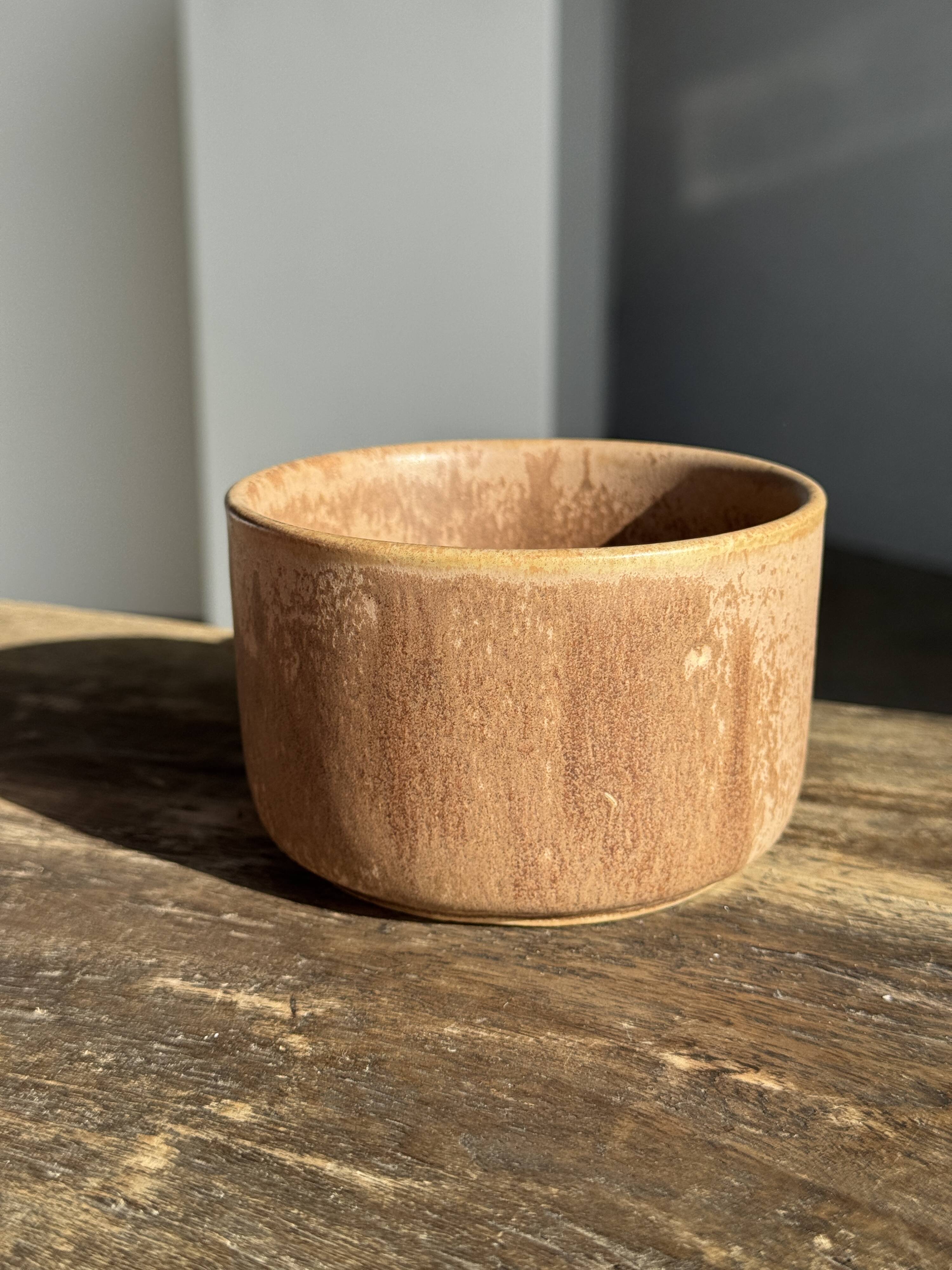 Tasse en grès émaillé brun H6,5 D10,5