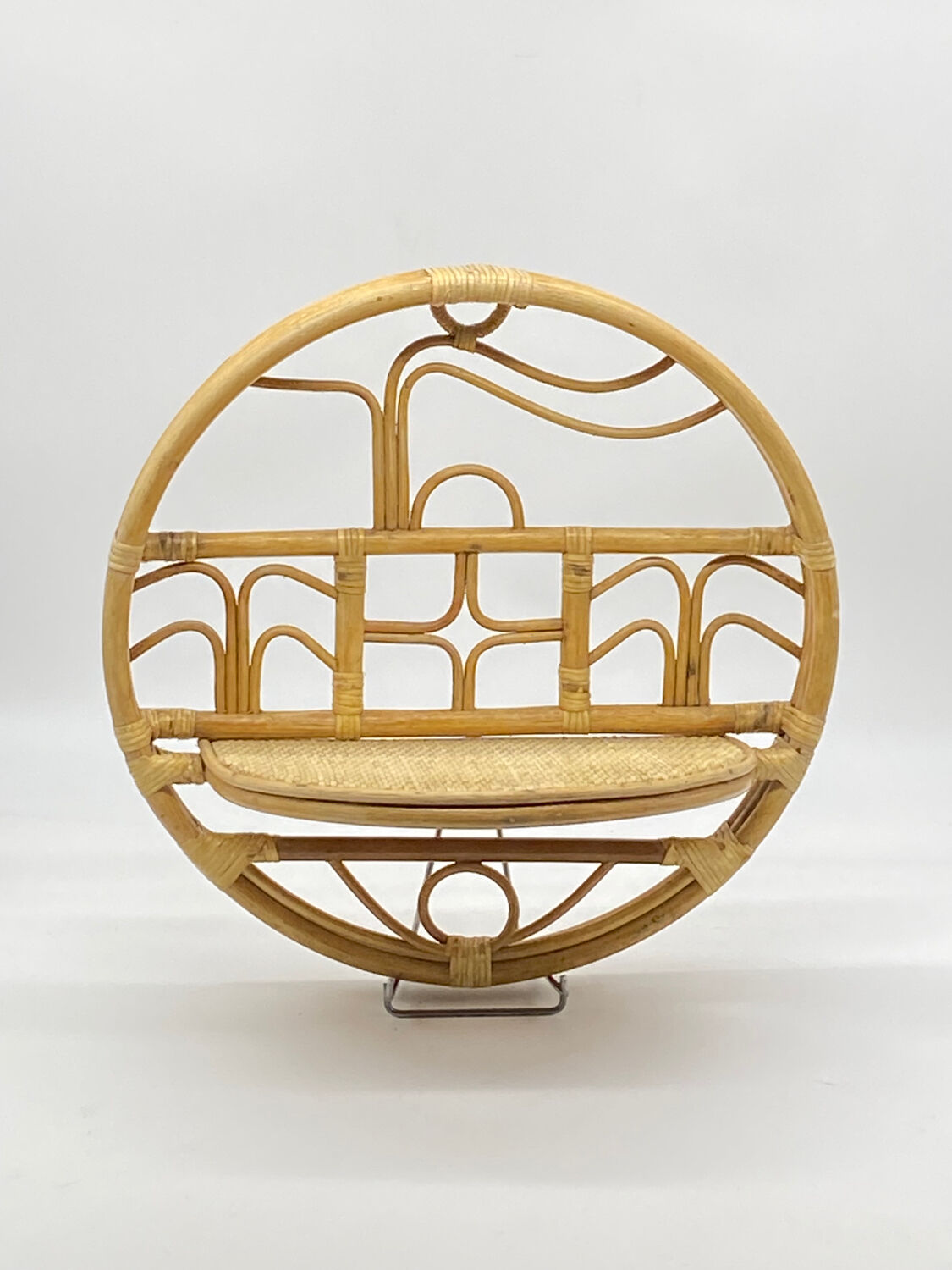 Small hanging shelf in rattan / natural fibers, vintage