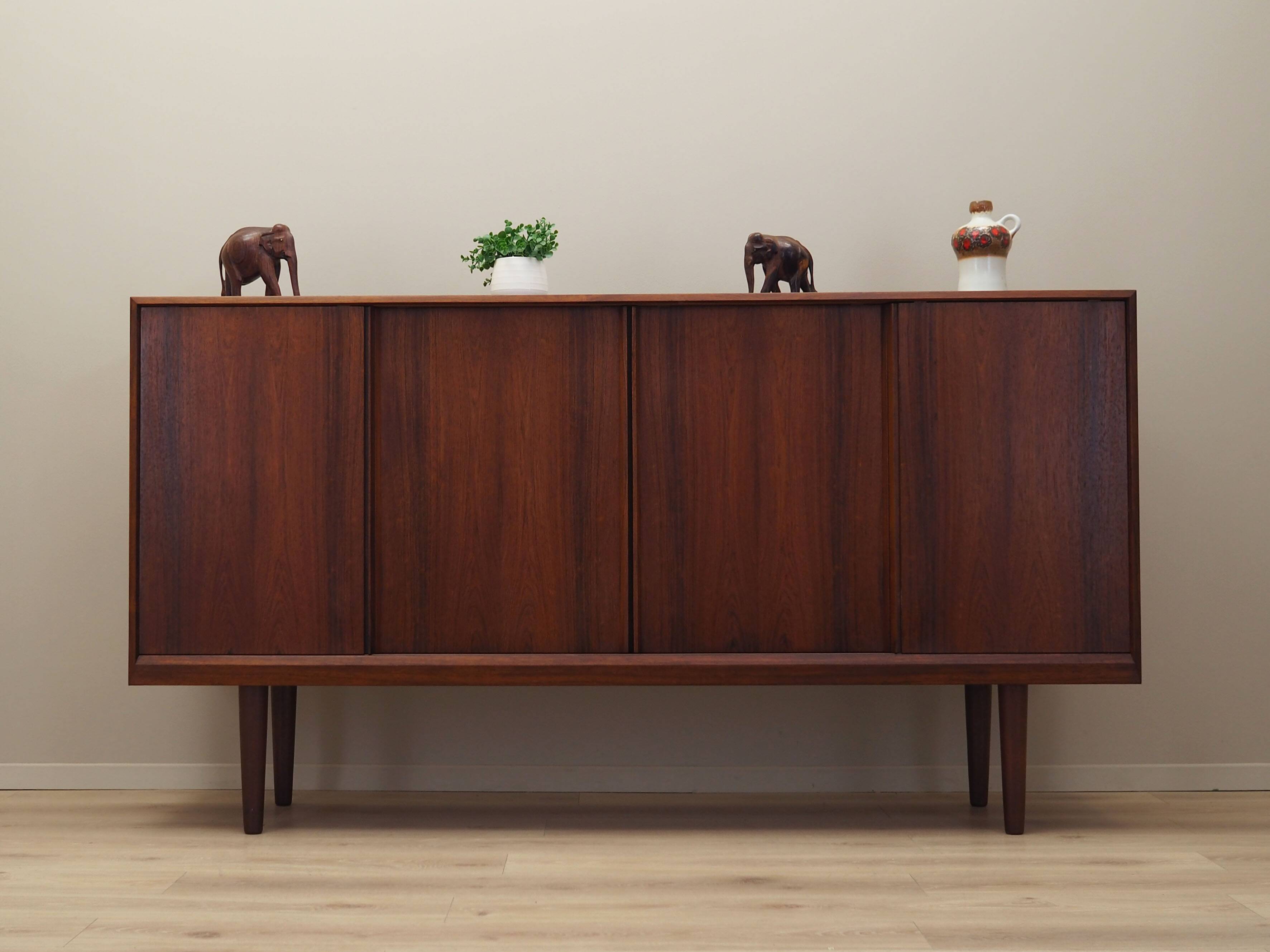 Buffet haut en palissandre, design danois, années 1970, production : Danemark