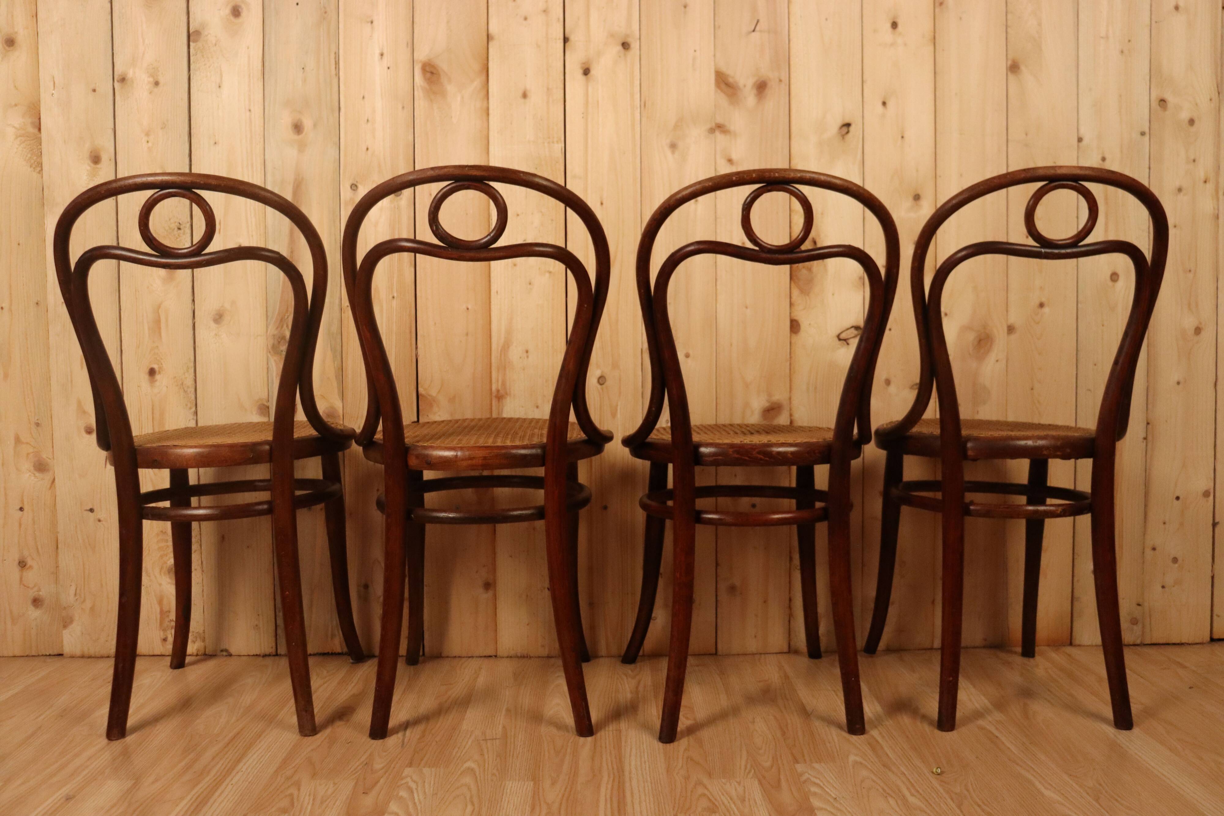 Set of 4 Thonet bistro chairs n°31
