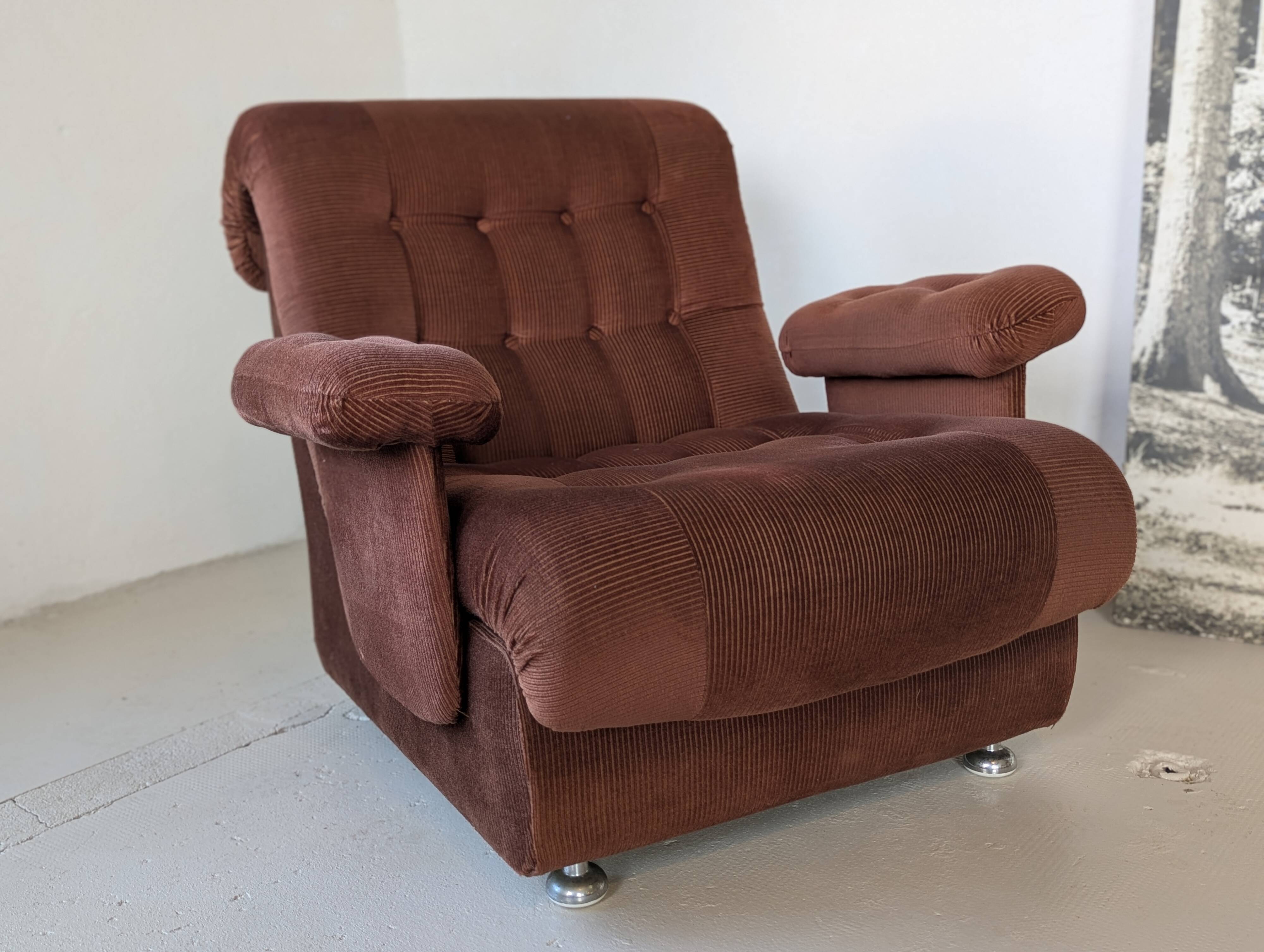 Fauteuil space age,en velours côtelé des années 70