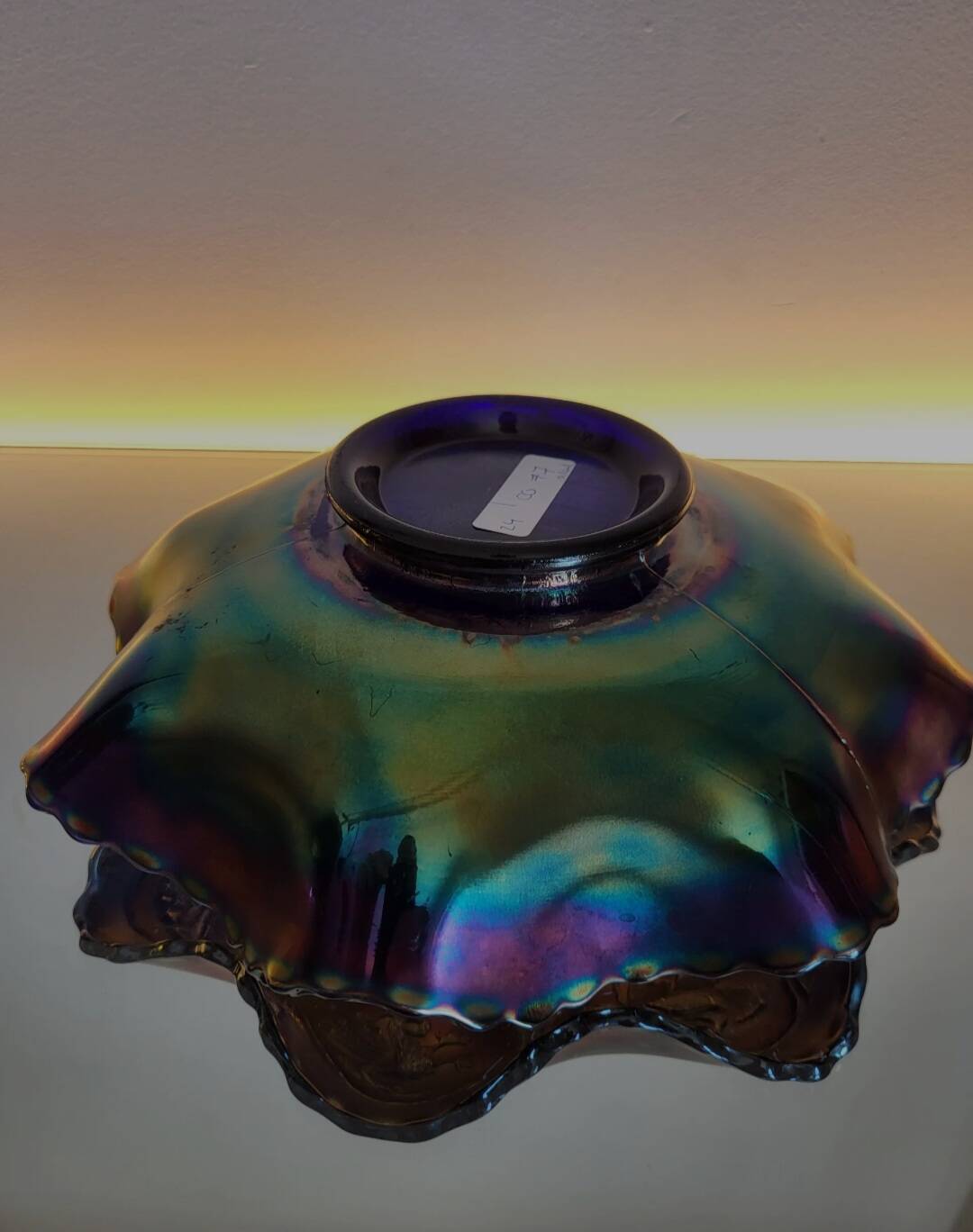 Prachtige schaal in iriserend glas met decor van dragon en lotus fenton