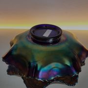Prachtige schaal in iriserend glas met decor van dragon en lotus fenton