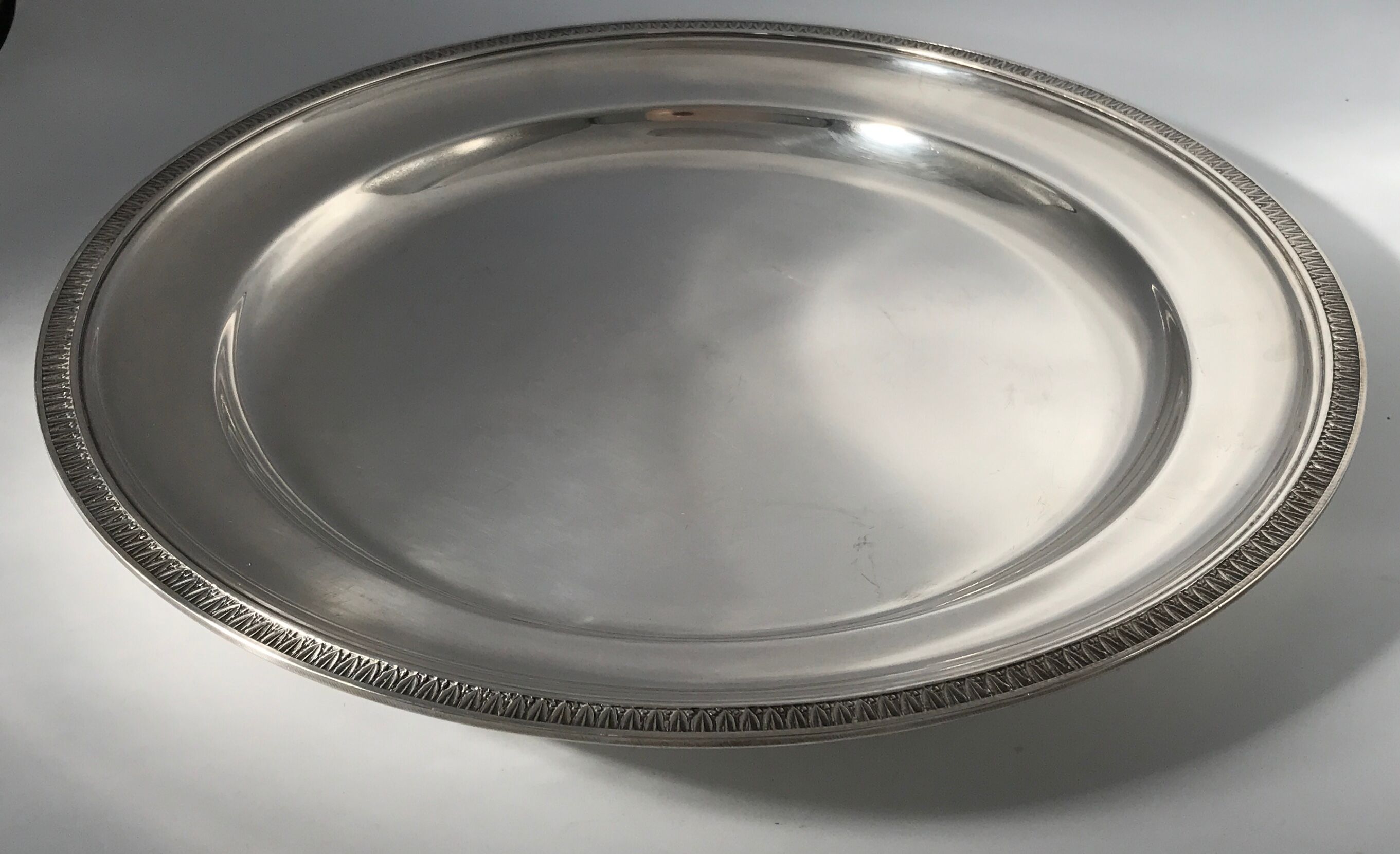Round silver metal outline water leaf decoration, Félix Frères Goldsmith