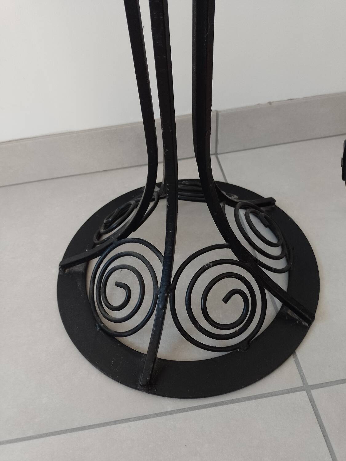 Lampadaire fer battu art déco 1930