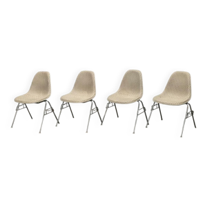 Chaises empilables en - motif
