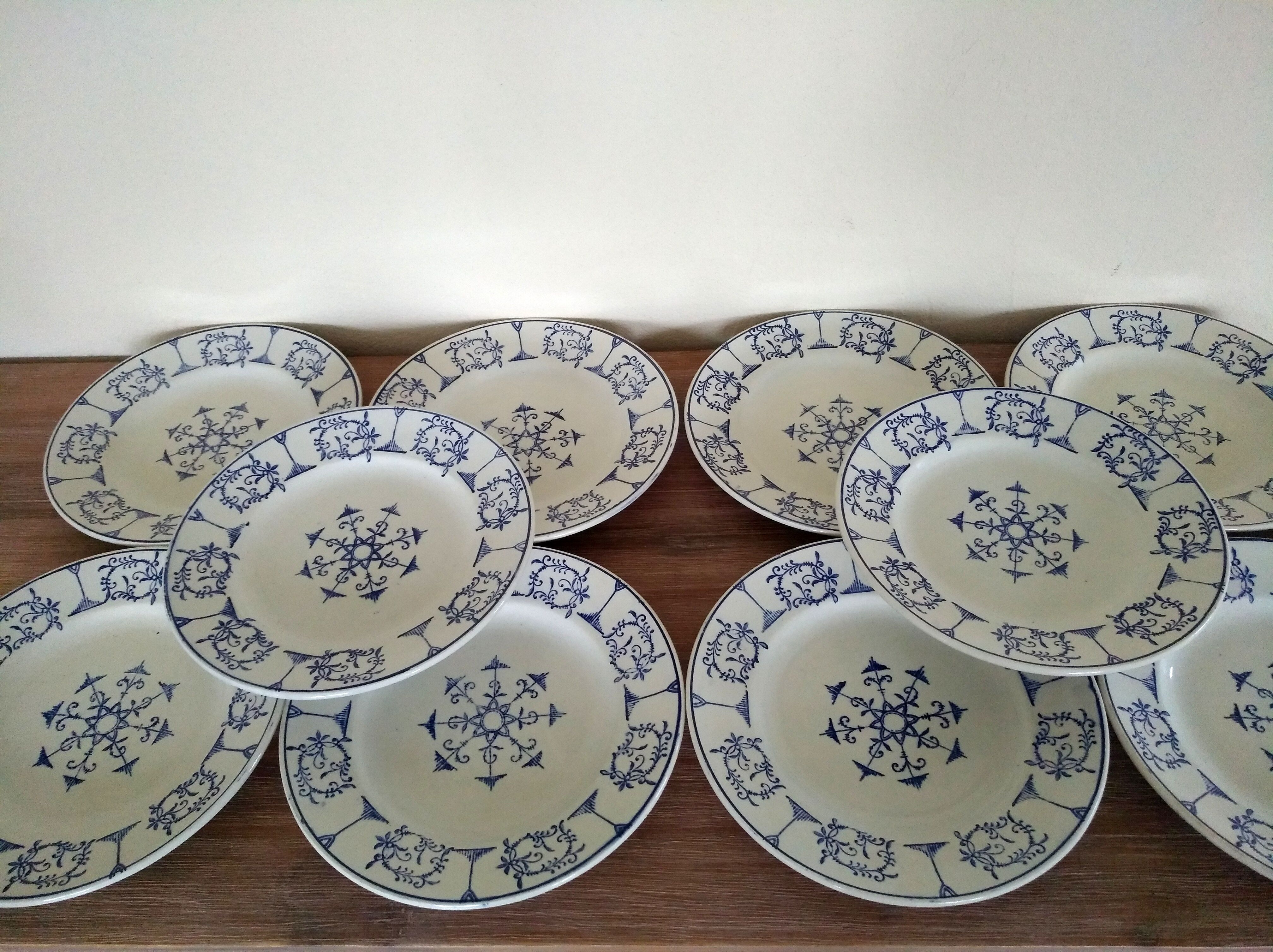 Set of 10 flat plates Moulin des Loups