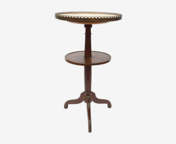 Pedestal table with 2 trays