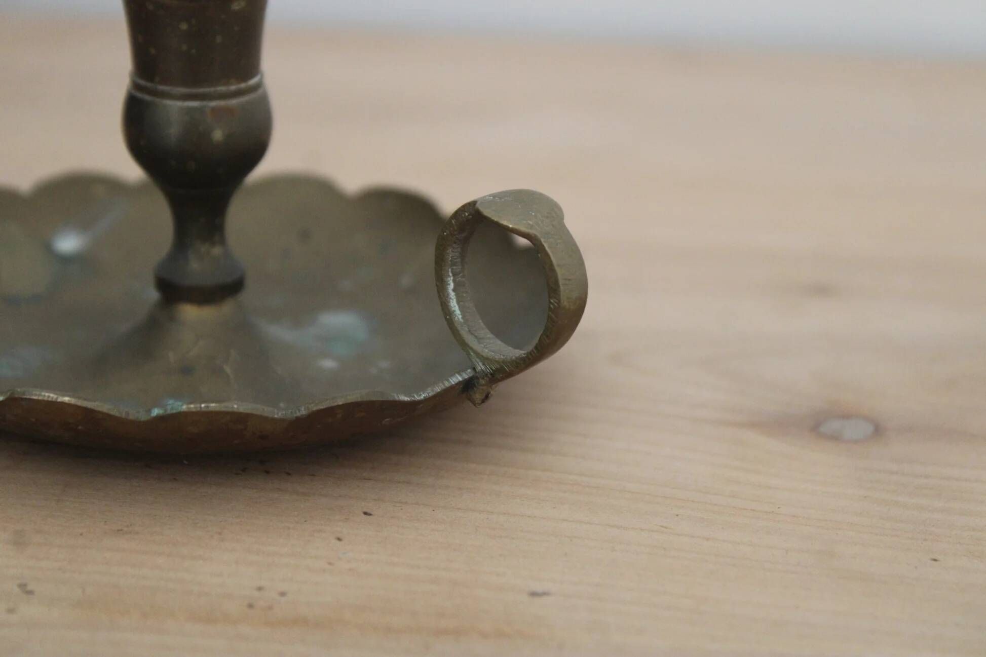 Antique hand candlestick in patinated brass – Vintage cellar rat