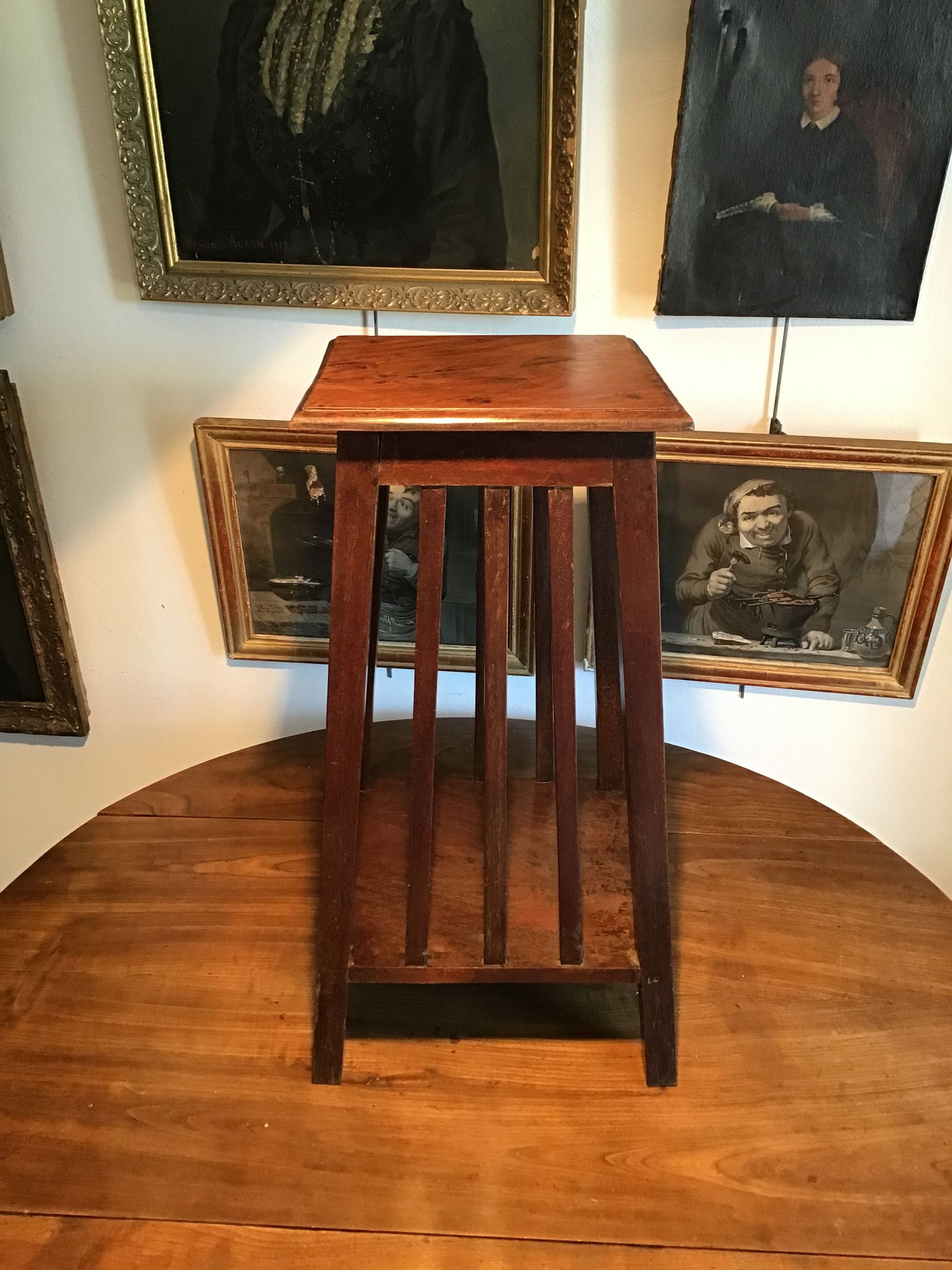 Sellette style art and crafts